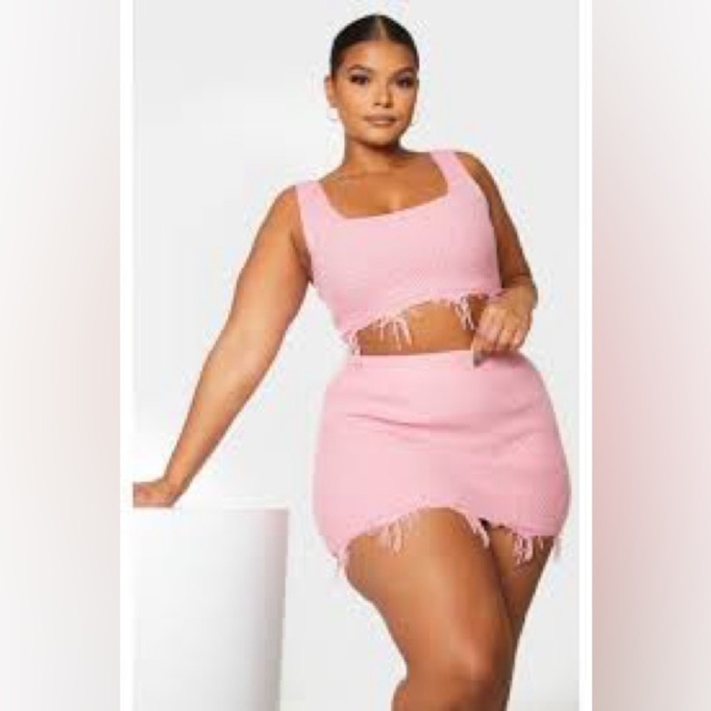 NWT PrettyLittleThing Plus Size Pink Boxy Cropped Crochet Knit Raw Hem Tank Top